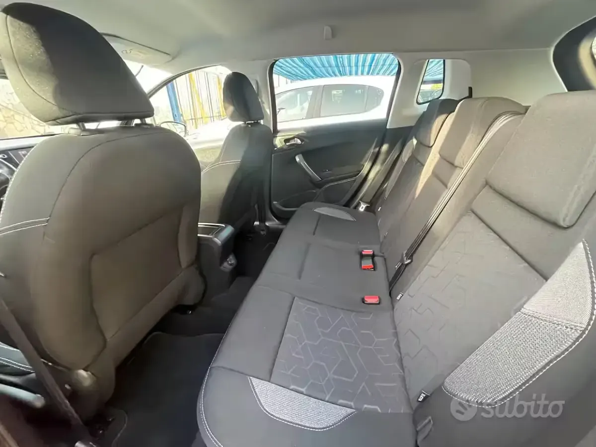Usata Peugeot 2008 Active 99 CV (72 kW) 2017 Rosso SUV