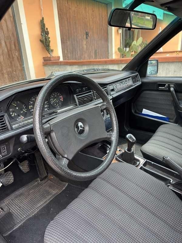 Usata Mercedes 190 122 CV (89 kW) 1984 Berlina