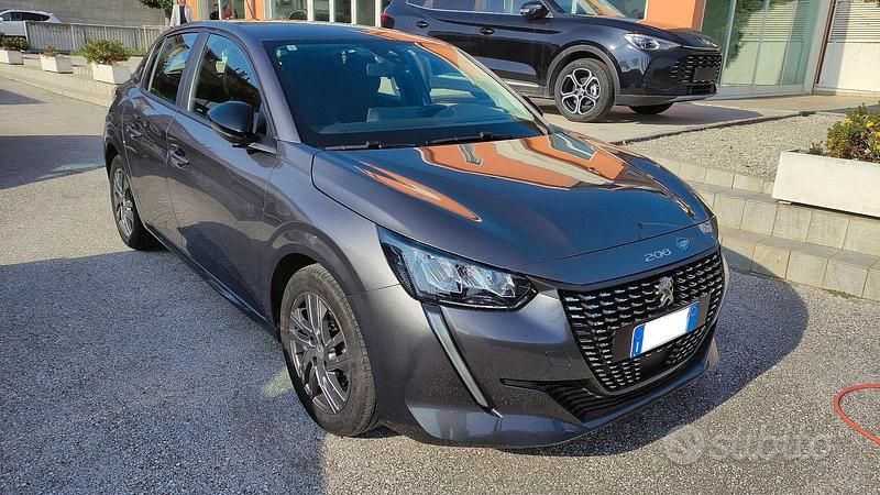 Grigio Usata 2022 Peugeot 208 Active Due volumi | 12.900 € (Buon prezzo) - Immagine 1/4