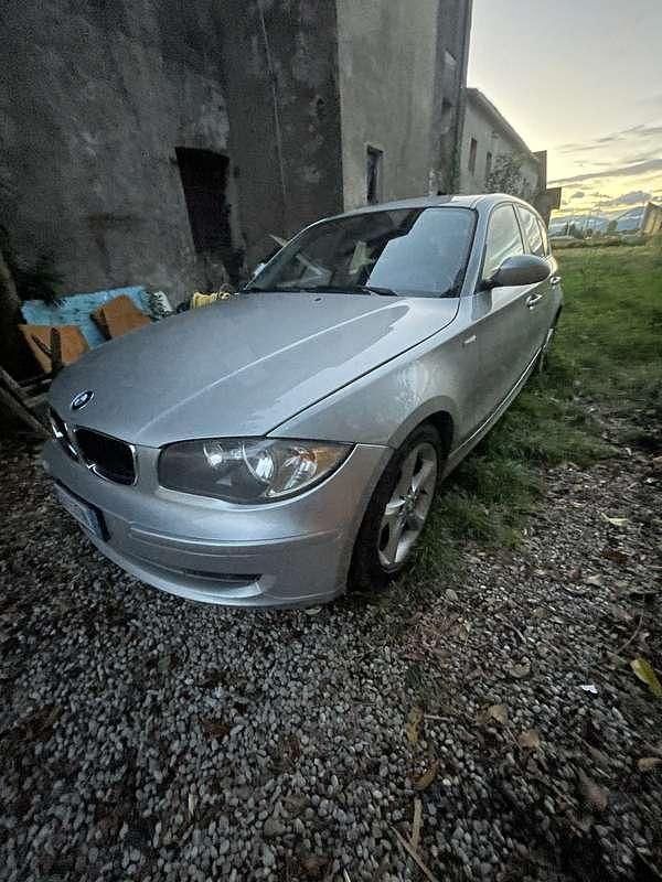 Usata 2010 BMW 118 Due volumi | 2000 € (Super prezzo) - Immagine 1/4