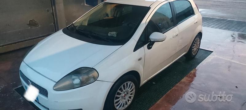 Usata Fiat Grande Punto 90 CV (66 kW) 2006 Bianco Utilitaria