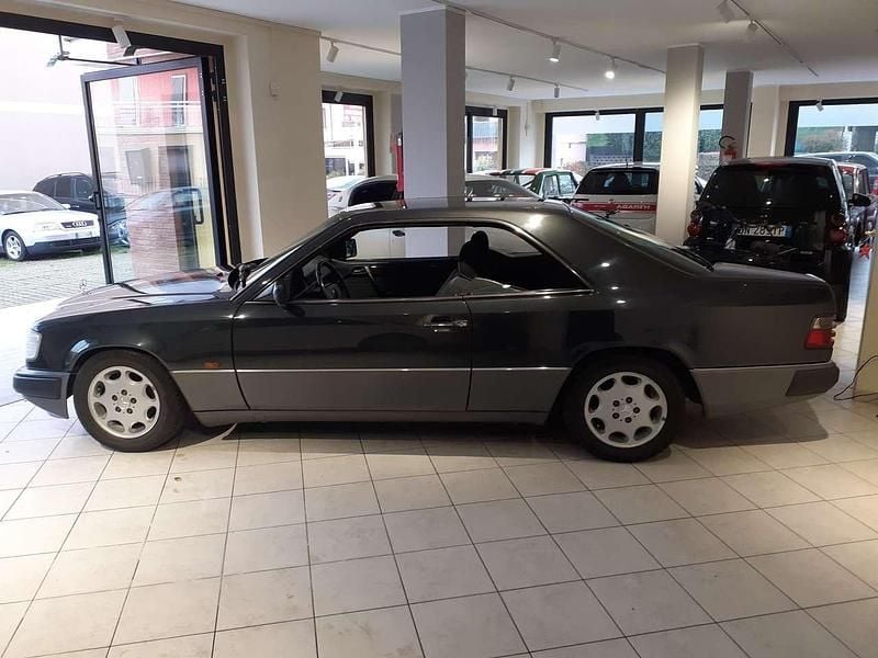 Usata Mercedes 200 122 CV (89 kW) 1992 Nero Coupé