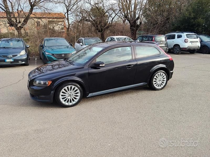 Usata Volvo C30 Momentum 108 CV (79 kW) 2007 Nero Utilitaria