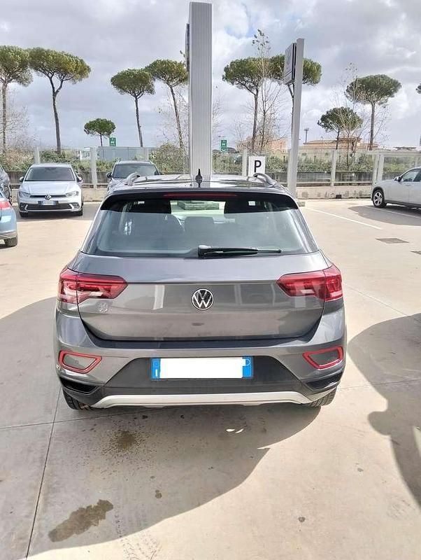 Usata VW T-Roc Life 110 CV (80 kW) 2022 Idium grey SUV
