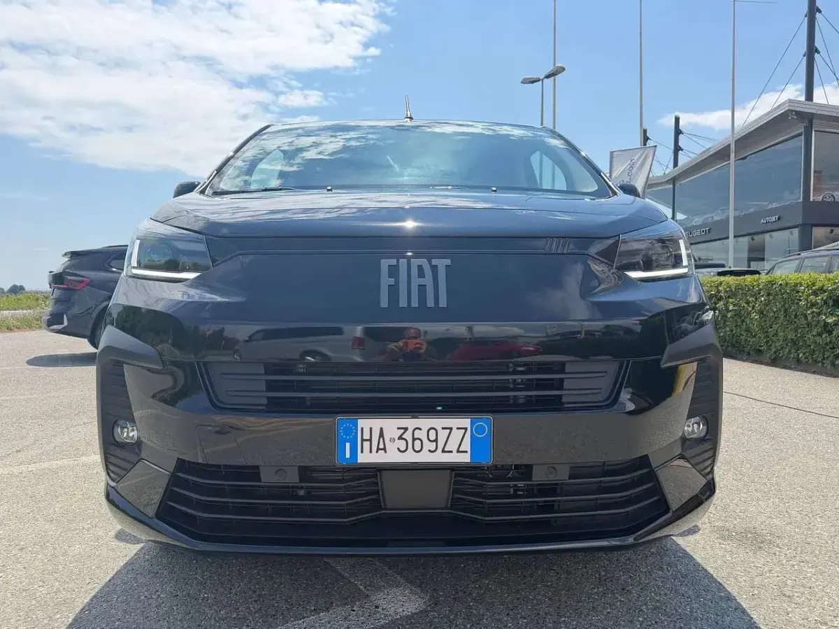 Usata Fiat E-Ulysse 131 kW (179 CV) 2025 Nero Monovolume