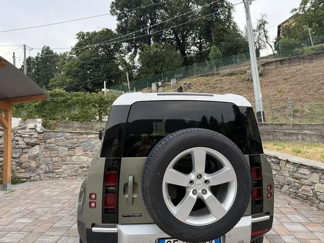 Usata Land Rover Defender First Edition 249 CV (183 kW) 2021 Verde SUV