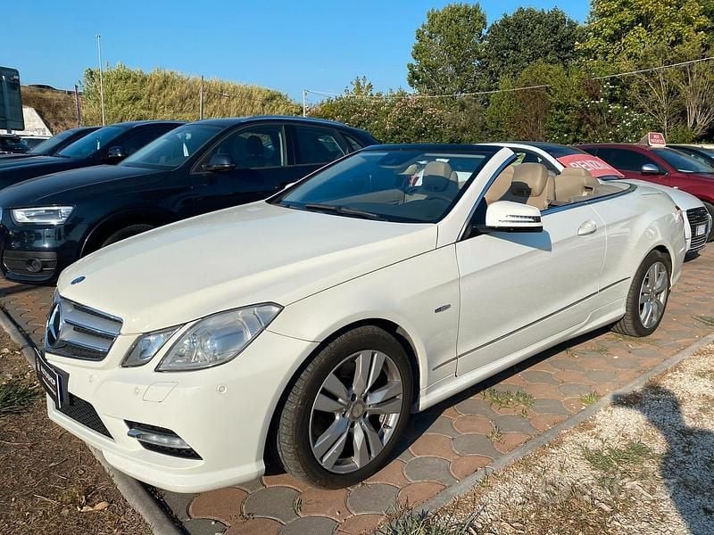 Usata Mercedes E250 207 CV (152 kW) 2012 Bianco Cabrio