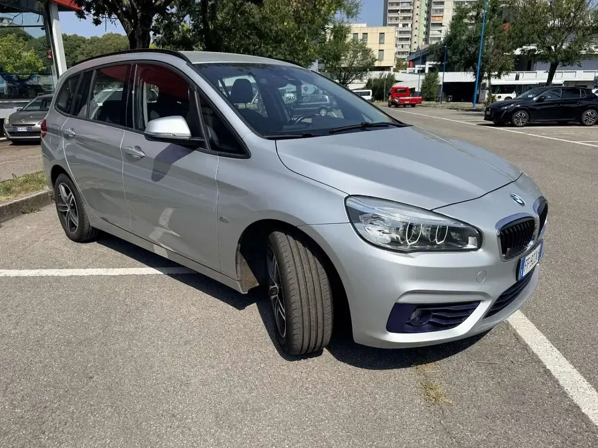 Usata BMW 218 Gran Tourer Sport Line 150 CV (110 kW) 2016 Argento Monovolume