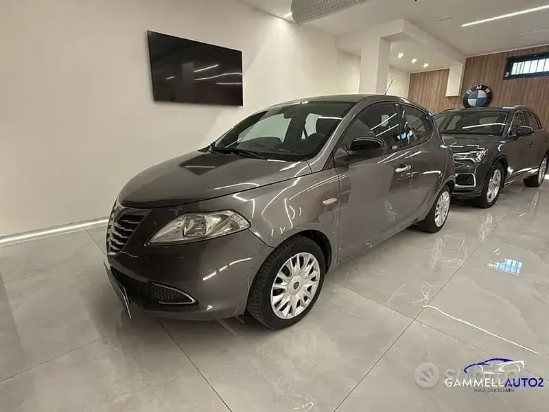 Usata Lancia Ypsilon 69 CV (50 kW) 2015 Grigio Utilitaria