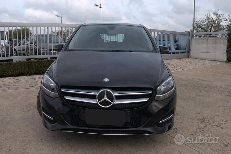 Usata Mercedes B180 Business 109 CV (80 kW) 2016 Nero Monovolume