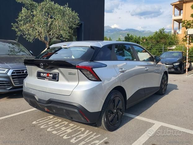 Usata MG MG4 EV 125 kW (170 CV) 2023 Argento Utilitaria