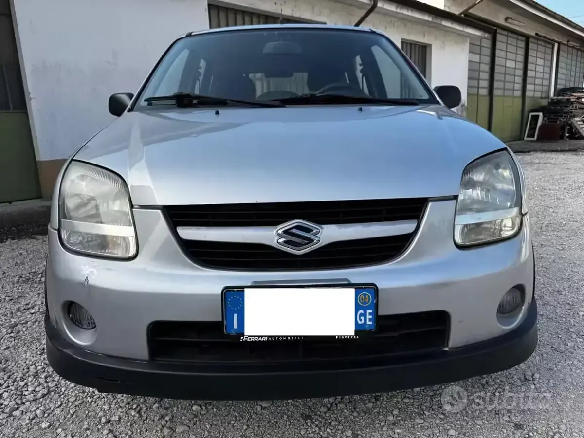 Usado Suzuki Ignis 94 CV (69 kW) 2004 Gris Utilitario