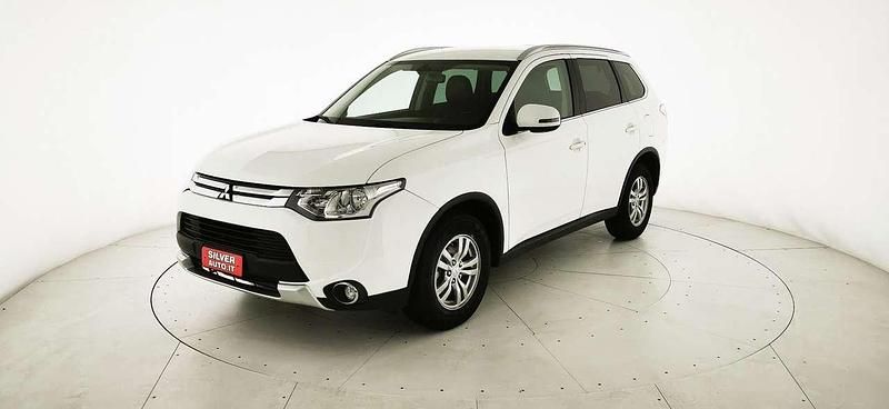 Usata Mitsubishi Outlander Instyle 150 CV (110 kW) 2015 Bianco SUV