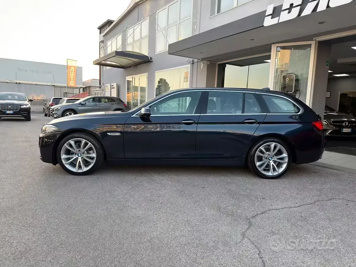 Usata BMW 520 Luxury Line 190 CV (139 kW) 2016 Blu Station wagon