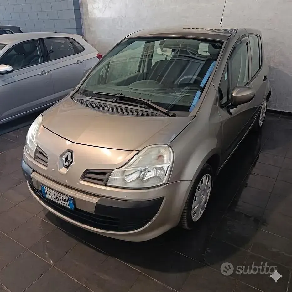 Usata Renault Modus Expression 75 CV (55 kW) 2010 Beige Monovolume