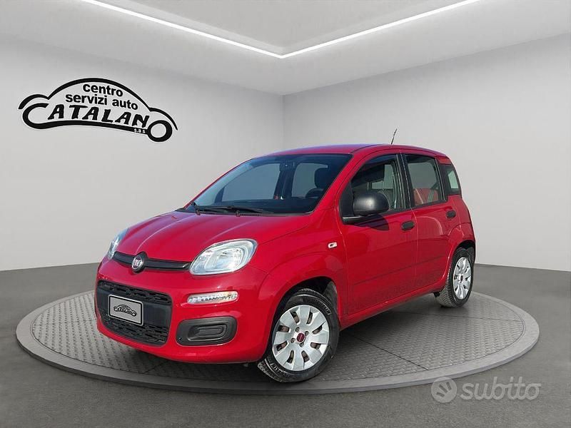 Usata Fiat Panda Lounge 69 CV (50 kW) 2013 Rosso Utilitaria