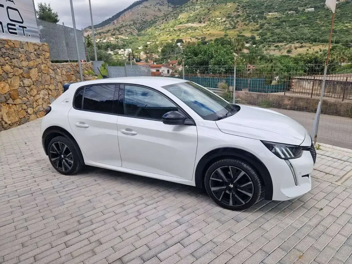 Usata Peugeot 208 GT 131 CV (96 kW) 2023 Bianco Utilitaria
