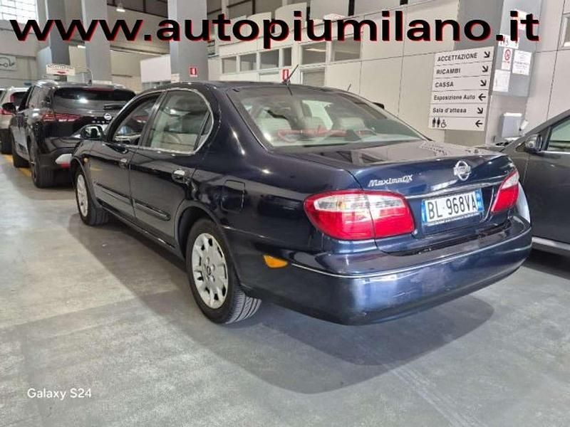 Usata Nissan Maxima 140 CV (102 kW) 2000 Blu/azzurro Berlina