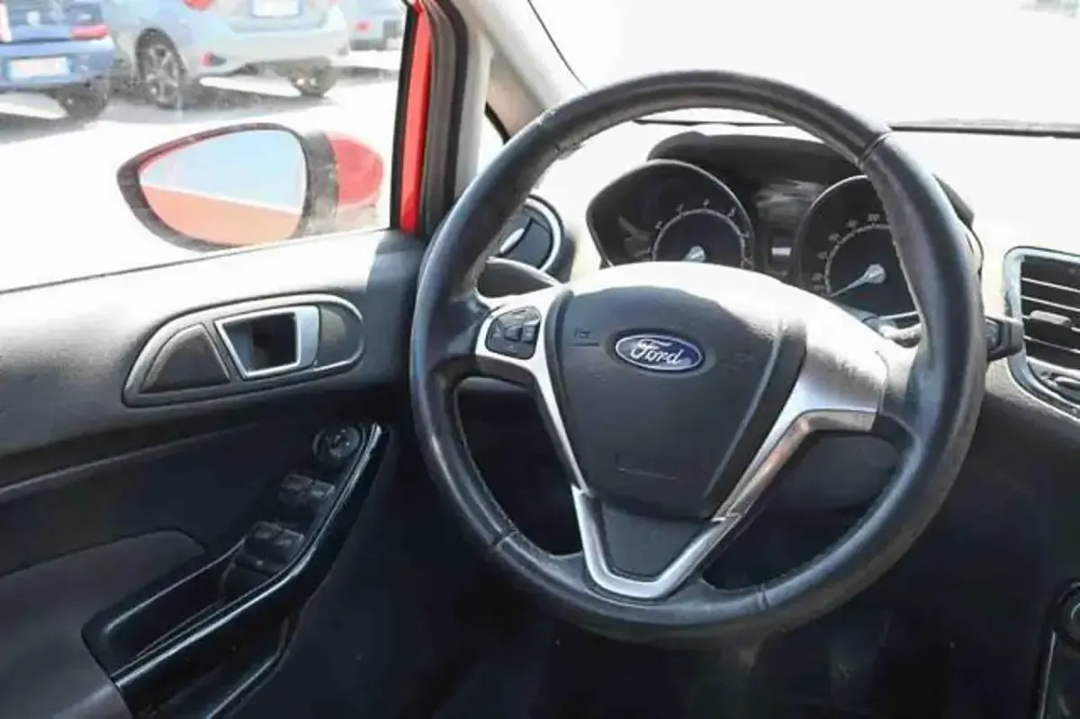 Usata Ford Fiesta Titanium 92 CV (67 kW) 2017 Rosso Utilitaria