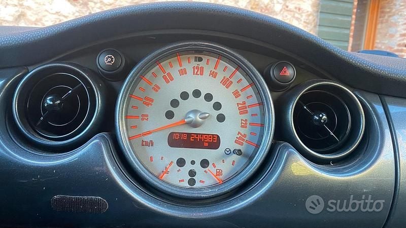 Usata Mini One Cabriolet 90 CV (66 kW) 2007 Verde Cabrio