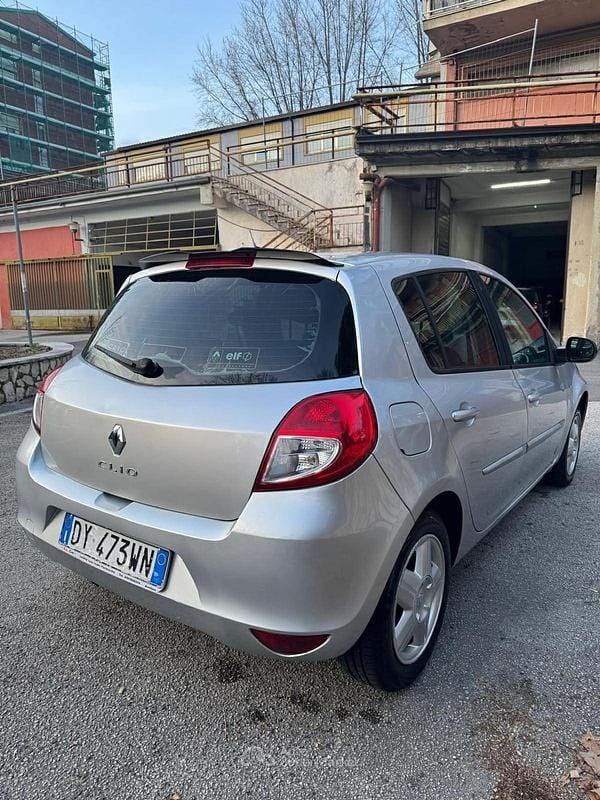 Usata Renault Clio II 75 CV (55 kW) 2009 Argento Berlina