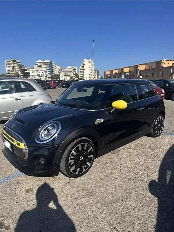 Usata Mini Cooper SE 75 kW (102 CV) 2020 Bluazzurro Utilitaria