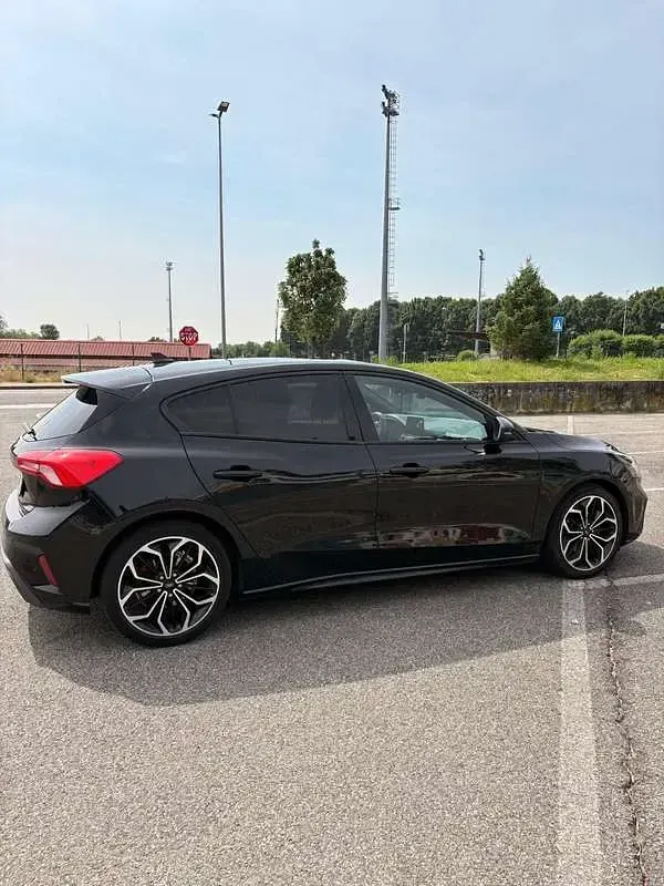 Usata Ford Focus ST-Line 120 CV (88 kW) 2021 Nero Berlina