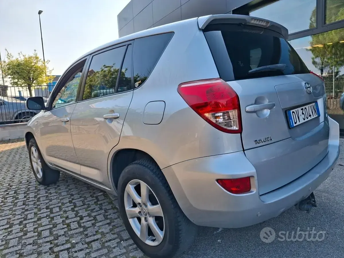 Usado Toyota RAV4 150 CV (110 kW) 2009 Gris SUV