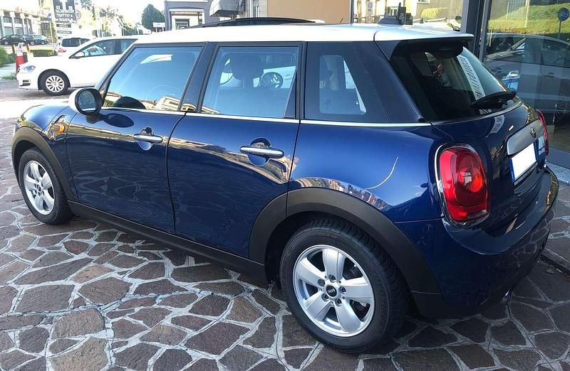 Usata Mini Cooper D Business 116 CV (85 kW) 2015 Blu tetto bianco Utilitaria