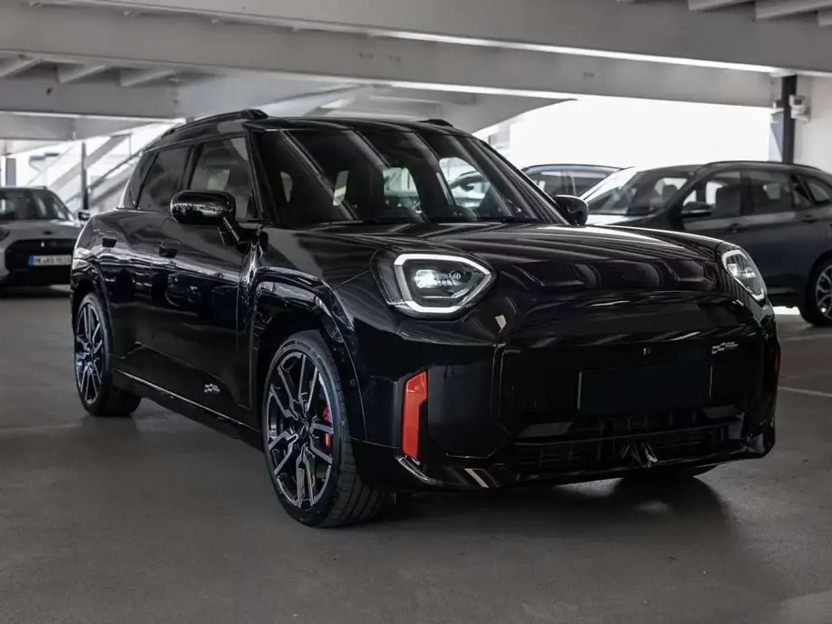 Usata Mini Aceman 189 kW (258 CV) 2025 Nero SUV