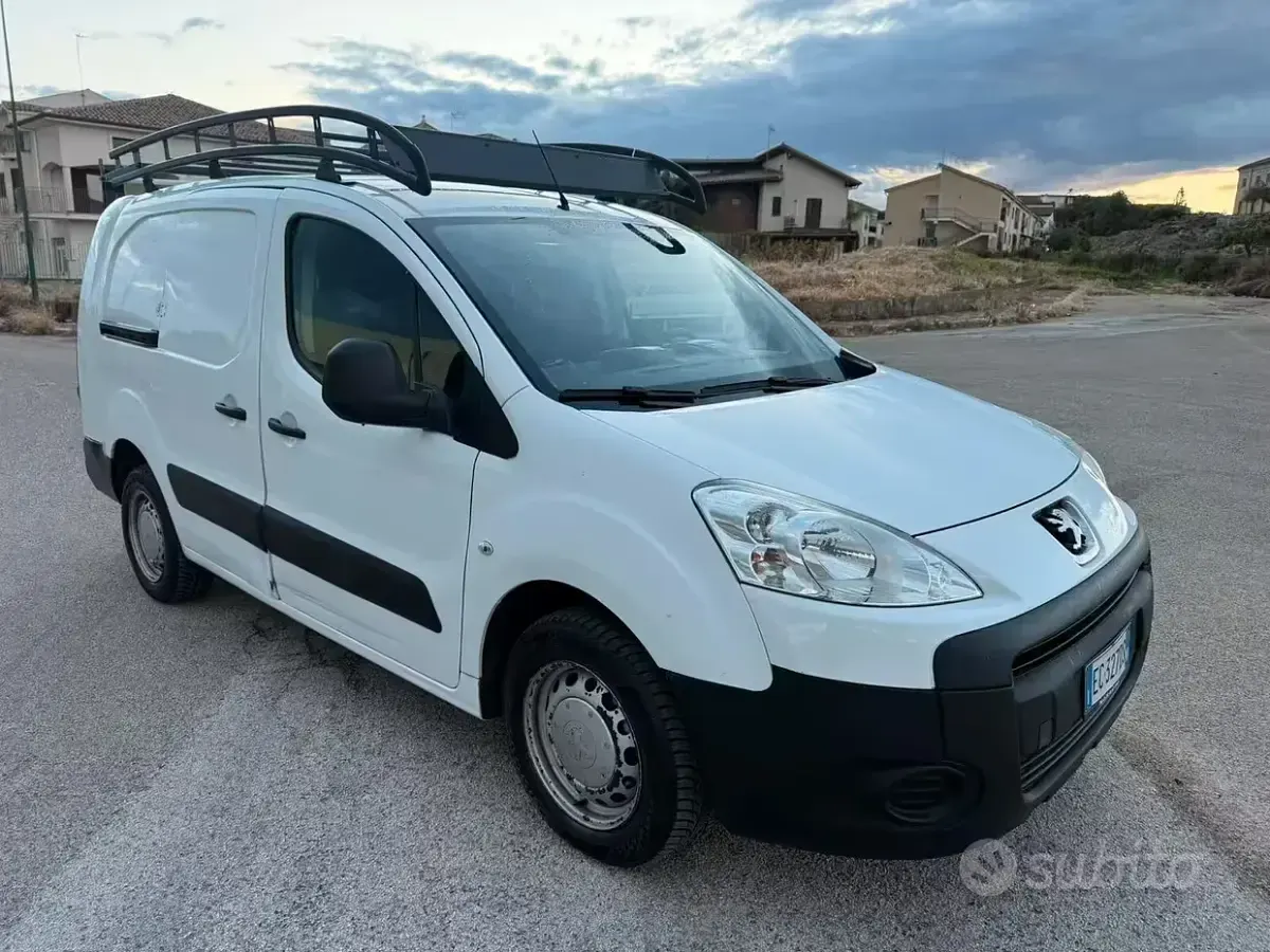 Usata Peugeot Partner 90 CV (66 kW) 2010 Bianco Monovolume