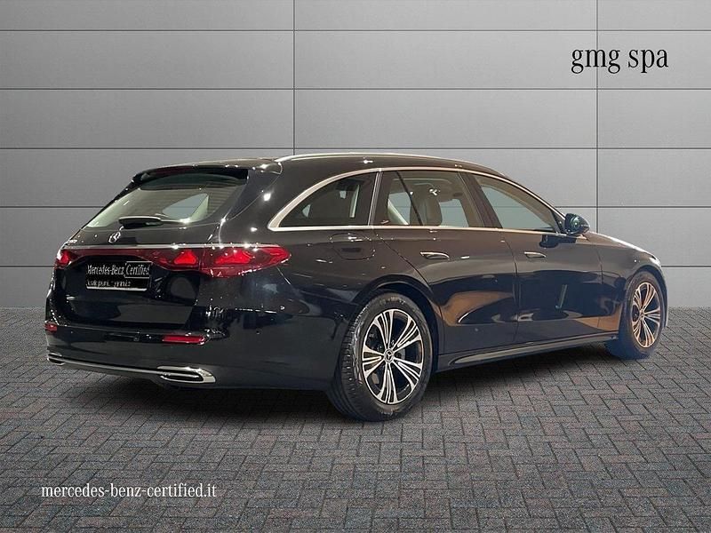 Usado Mercedes 220 Advanced 197 CV (144 kW) 2024 Negro Familiar