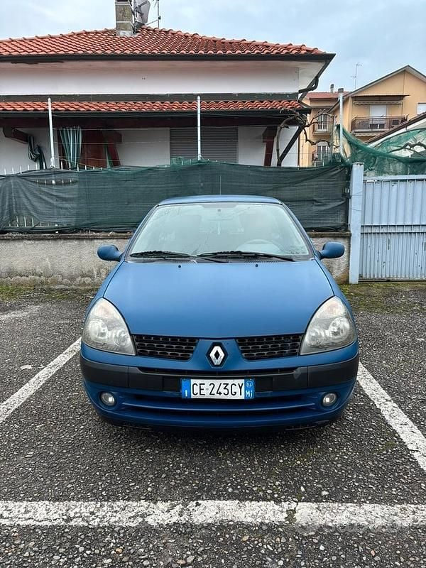 Usata 2002 Renault Clio II Berlina | 2300 € (Buon prezzo) - Immagine 1/4