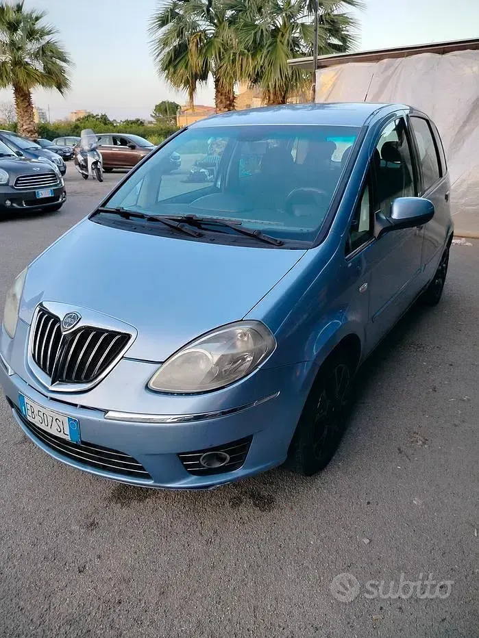 Usata Lancia Musa 95 CV (69 kW) 2010 Bluazzurro Monovolume