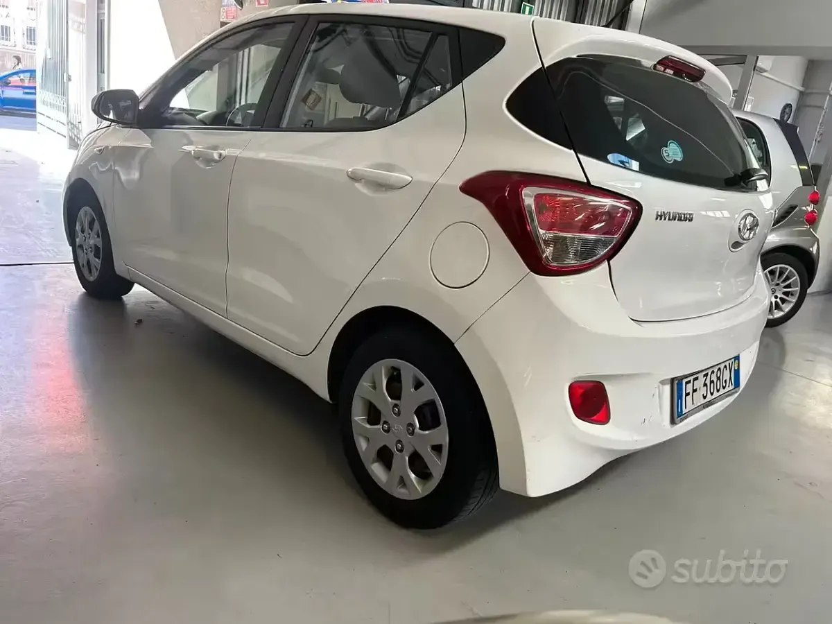 Usata Hyundai i10 Edition 67 CV (49 kW) 2016 Bianco Utilitaria