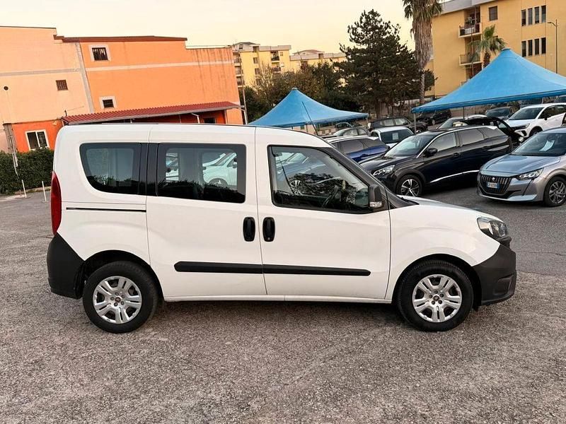Usata Fiat Doblò Easy 90 CV (66 kW) 2022 Bianco Monovolume