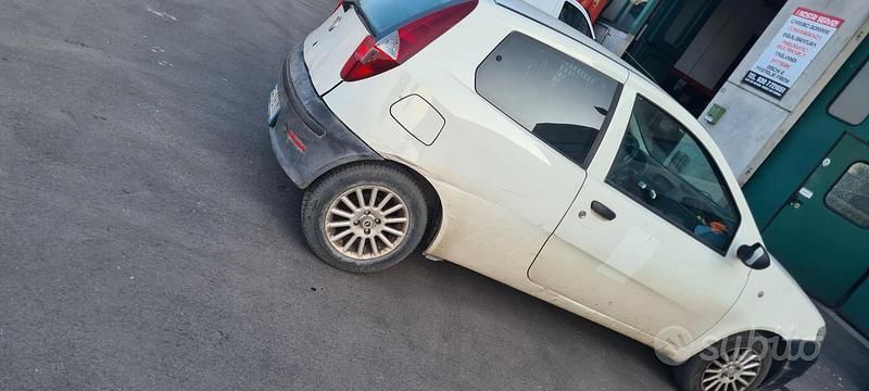 Usata Fiat Punto 2005 Bianco Utilitaria