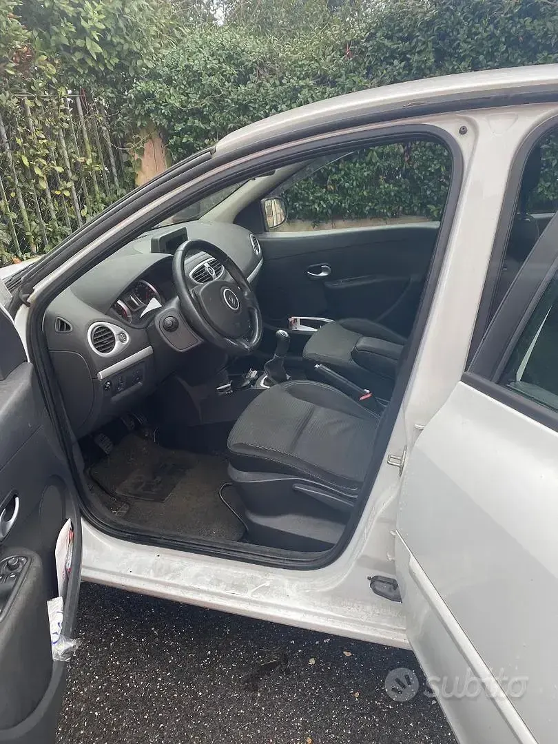 Usata Renault Clio 58 CV (42 kW) 2012 Bianco Berlina