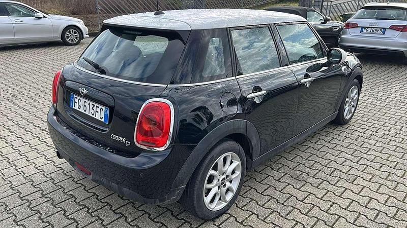 Usata Mini Cooper D 116 CV (85 kW) 2016 Nero Utilitaria