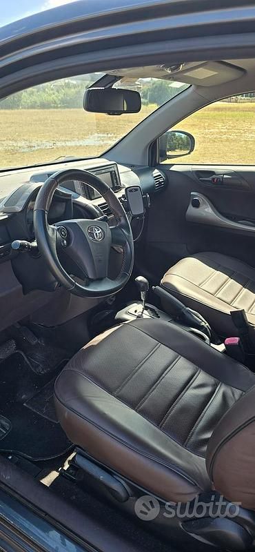 Usata Toyota iQ 98 CV (72 kW) 2010 Grigio Utilitaria
