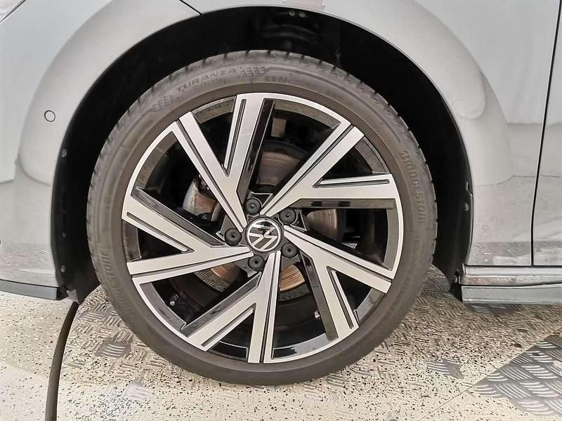 Usata VW Golf VIII R-line 150 CV (110 kW) 2022 Grigio Utilitaria