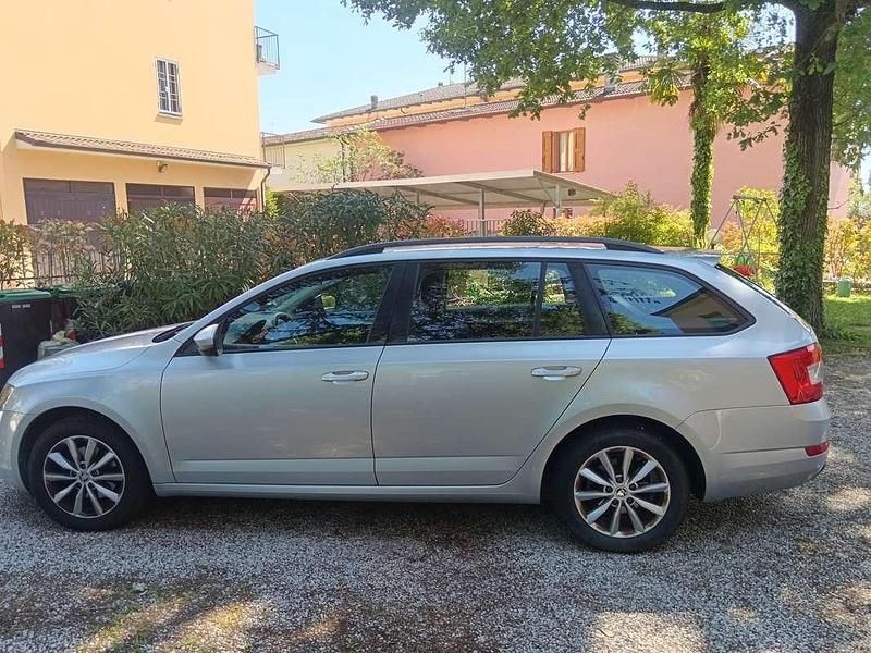 Usata Skoda Octavia G-TEC Ambition 110 CV (80 kW) 2015 Argento Station wagon