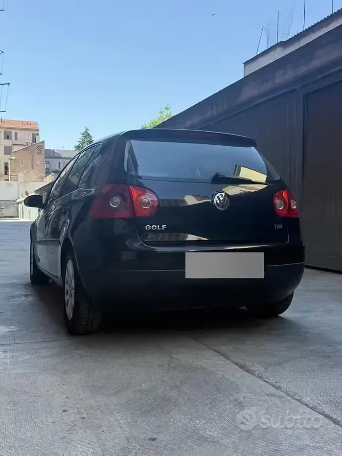 Usata VW Golf V 105 CV (77 kW) 2007 Nero Utilitaria