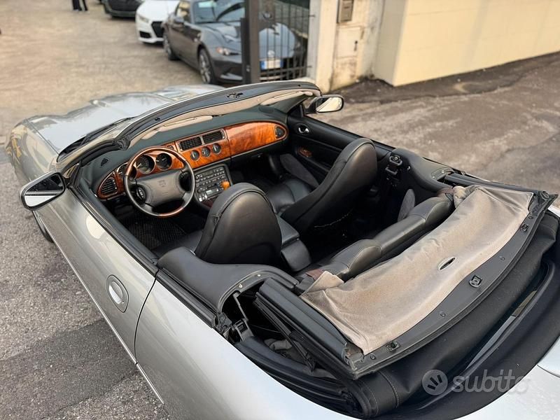 Begagnad Jaguar XK8 284 HK (208 kW) 1998 Grå Cab