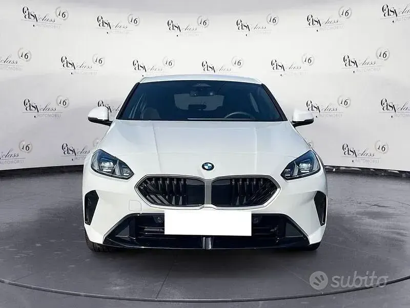 Usata BMW 116 M Sport 122 CV (89 kW) 2025 Bianco Utilitaria