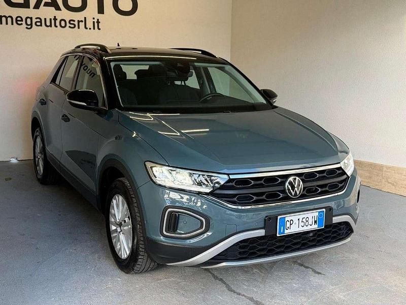 Usata VW T-Roc Life 116 CV (85 kW) 2023 Blu SUV