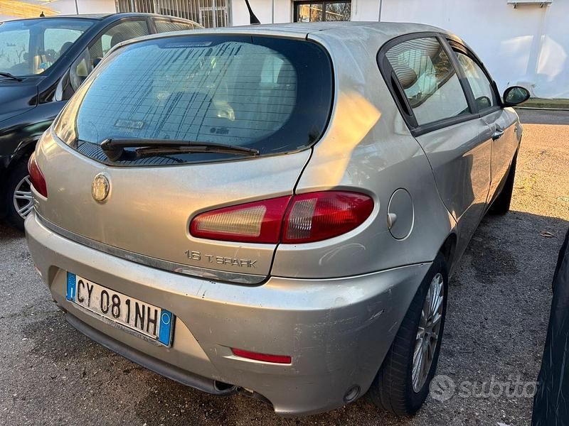 Usata Alfa Romeo 147 2005 Grigio Utilitaria