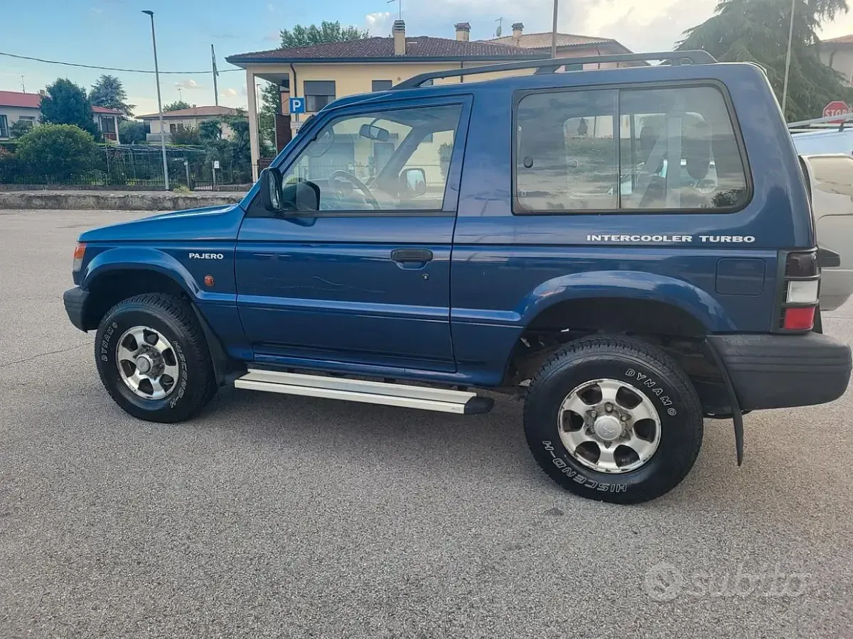 Usata Mitsubishi Pajero 100 CV (73 kW) 2000 Bluazzurro SUV