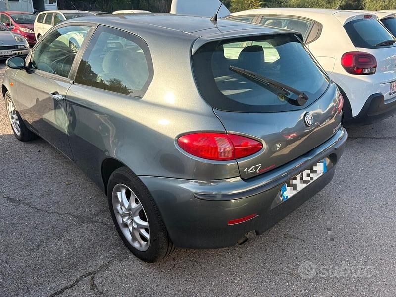 Usata Alfa Romeo 147 Progression 149 CV (109 kW) 2001 Grigio Utilitaria