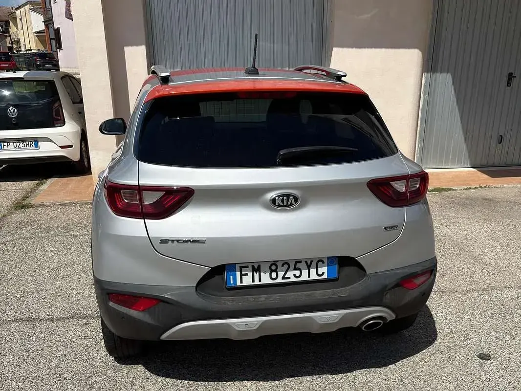 Usata Kia Stonic 110 CV (80 kW) 2017 Argento SUV